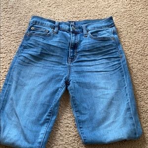 Gap jeans that flatter your body!